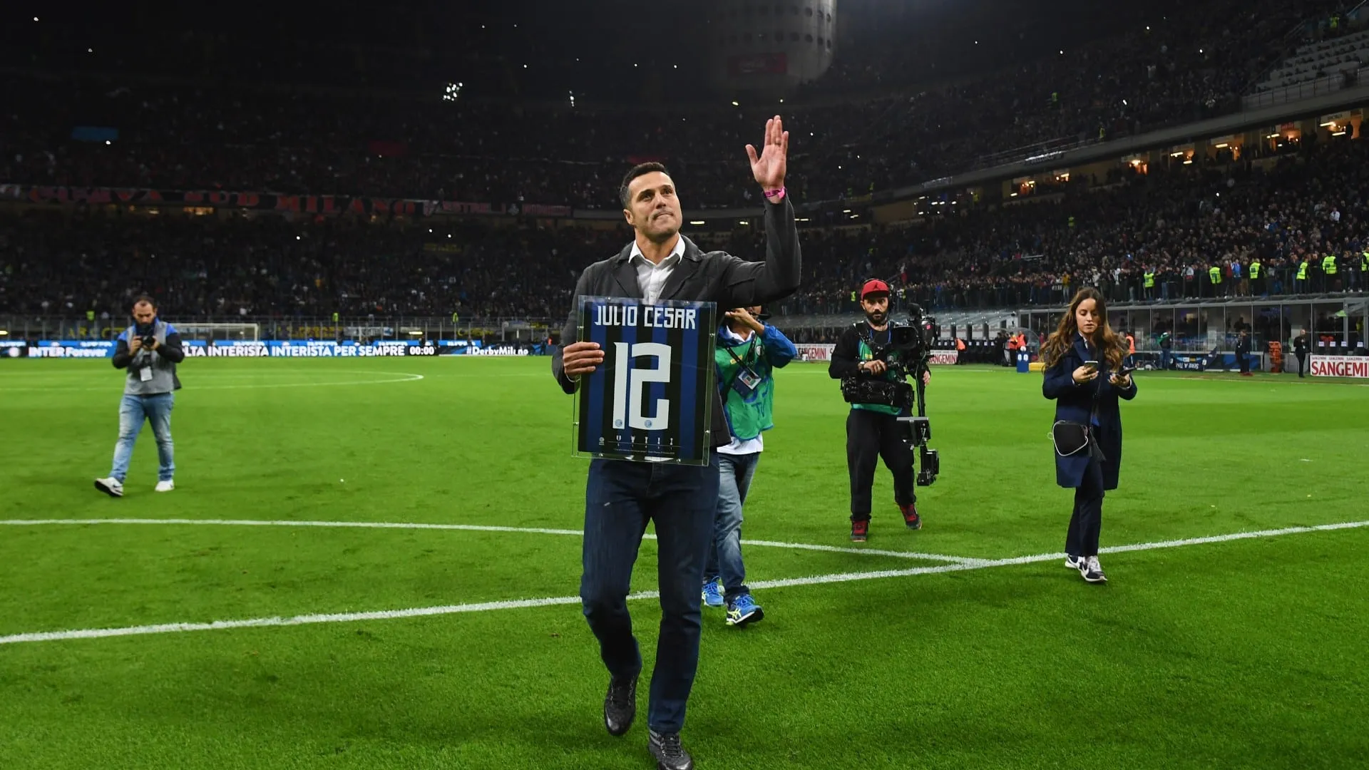 J&uacute;lio C&eacute;sar: &ldquo;Conte &eacute; um vencedor, mas n&atilde;o h&aacute; compara&ccedil;&atilde;o com Mourinho&rdquo;