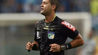 CBF admite erro em p&ecirc;nalti n&atilde;o marcado e afasta VAR de Corinthians x Gr&ecirc;mio (de novo)