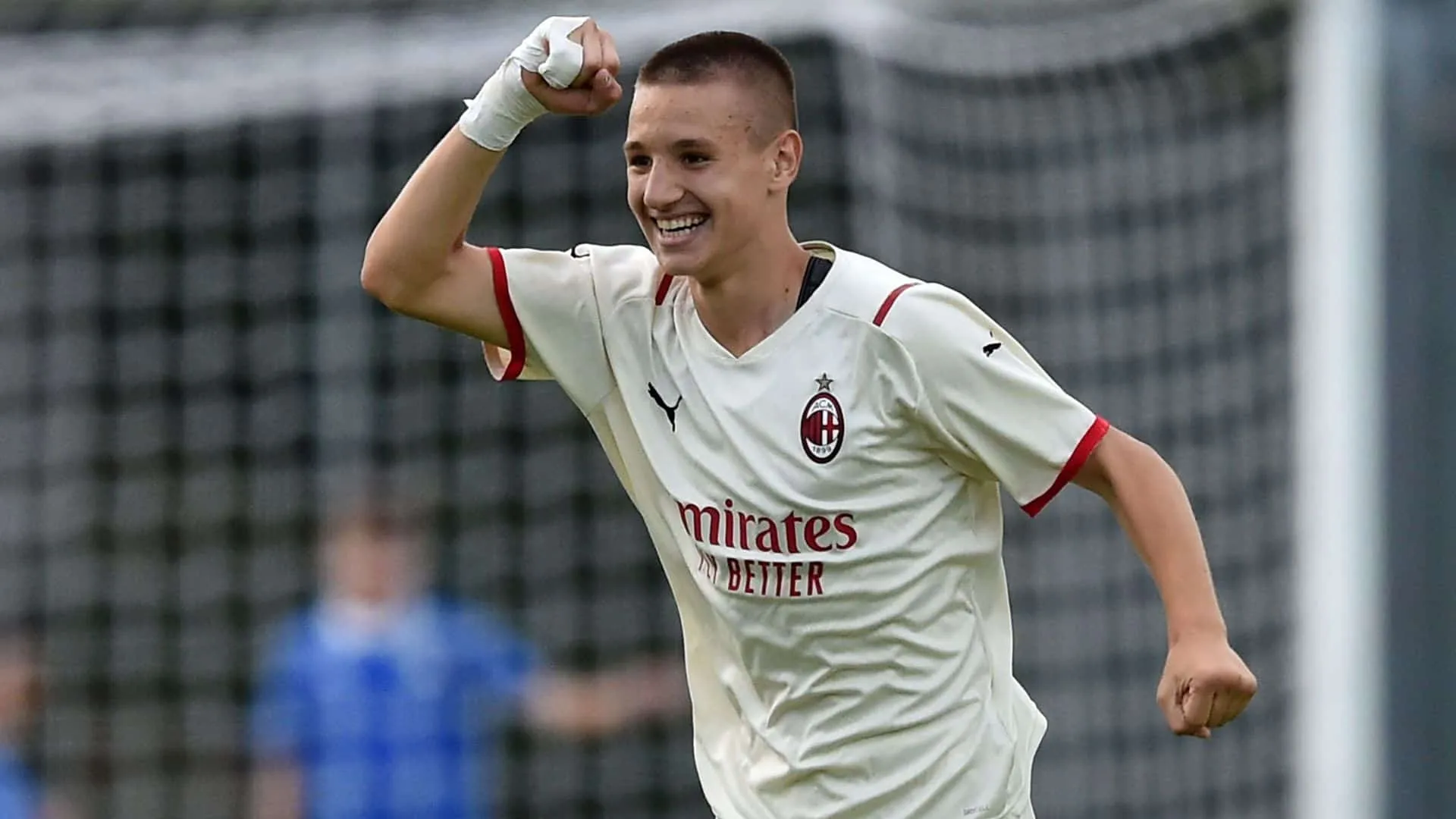 15 anos, 500 gols e chance nos profissionais: Milan relaciona Camarda pela 1&ordf; vez