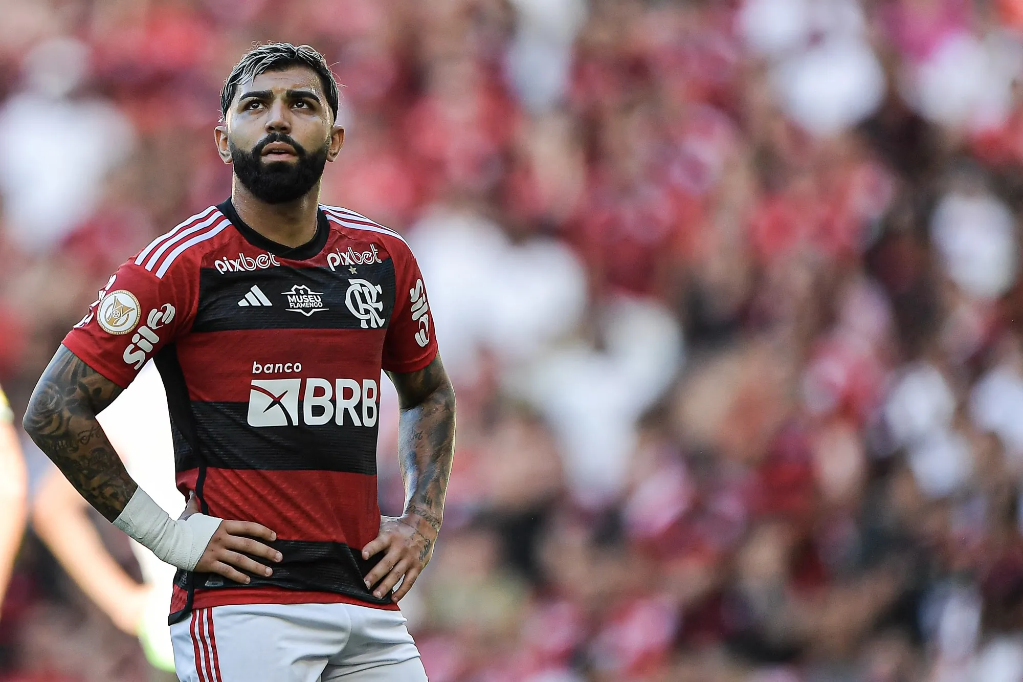 Corinthians p&otilde;e p&eacute; na realidade, desiste da negocia&ccedil;&atilde;o por Gabigol e coloca fim em novela com o Flamengo