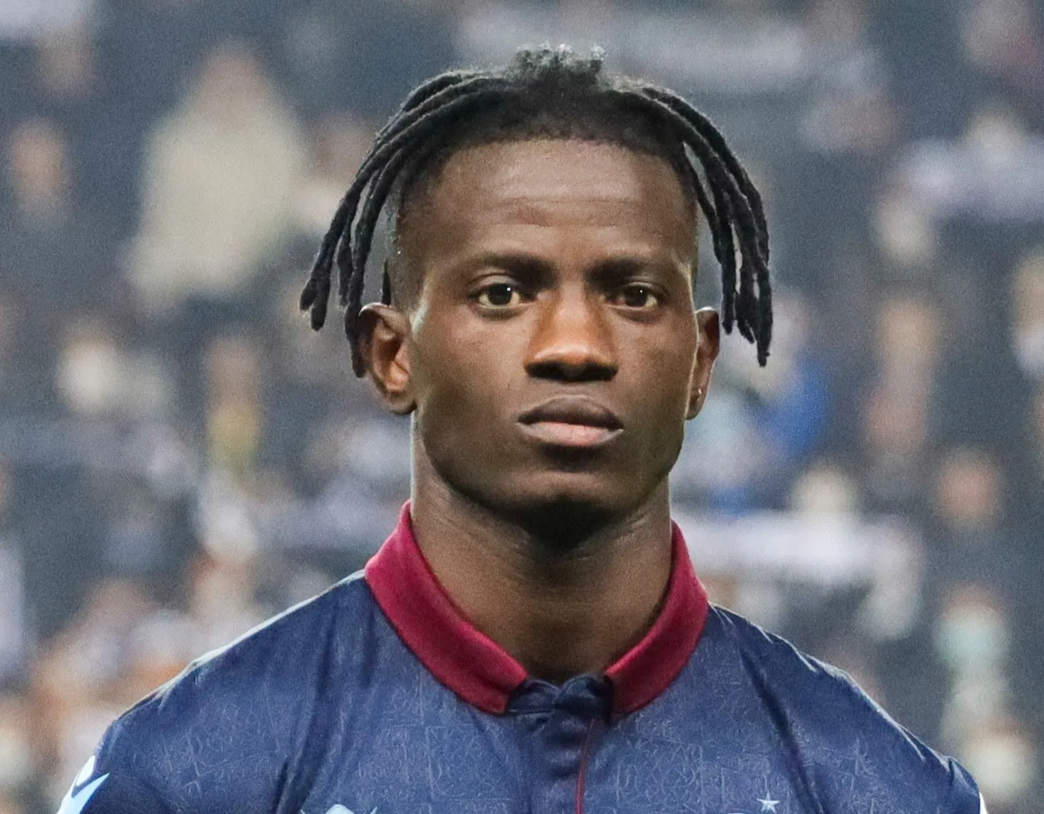 Romenos suspeitam que ex-Barcelona mandou g&ecirc;meo para jogar no seu lugar