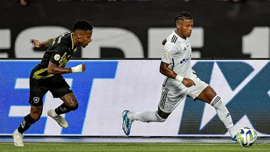 Iguais s&oacute; no placar: empate faz Botafogo sair do G4, mas garante perman&ecirc;ncia do Cruzeiro na S&eacute;rie A