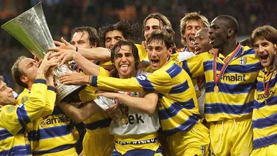 Apesar da ajuda da torcida, Parma coloca seus antigos trof&eacute;us a leil&atilde;o