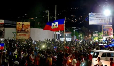 Um carnaval s&uacute;bito tomou as ruas de Porto Pr&iacute;ncipe ap&oacute;s a hist&oacute;rica vit&oacute;ria do Haiti sobre o Canad&aacute;