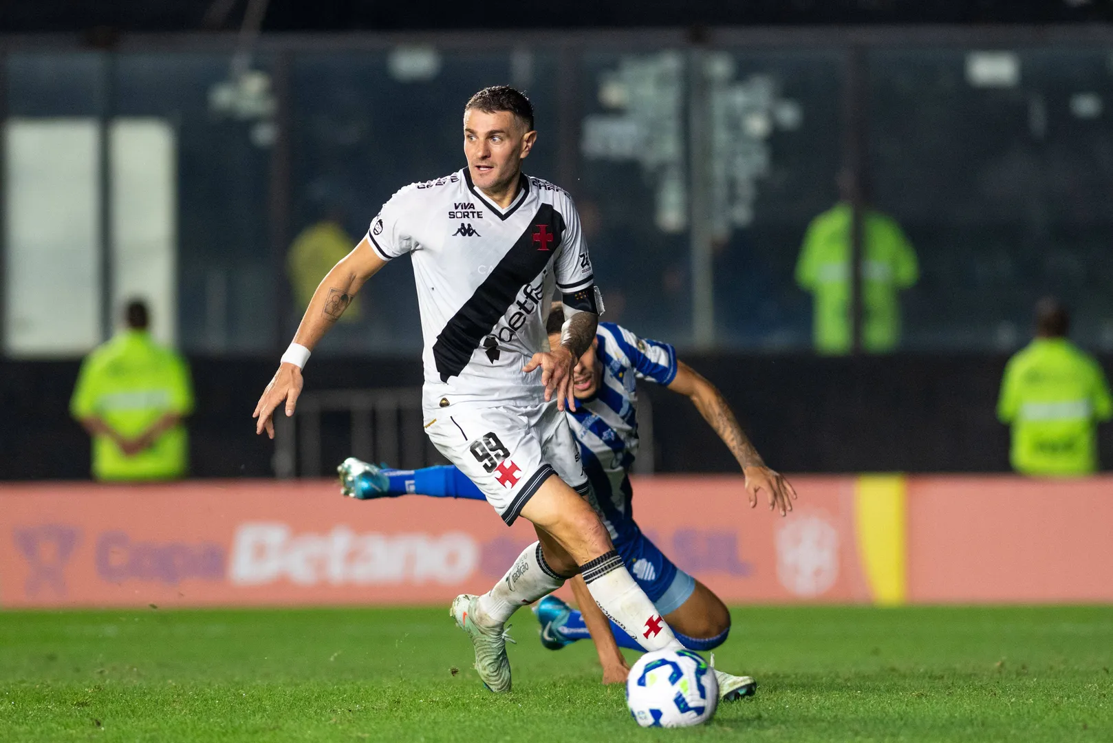 Diniz defendeu utiliza&ccedil;&atilde;o de Vegetti no Vasco (Foto: Imago)