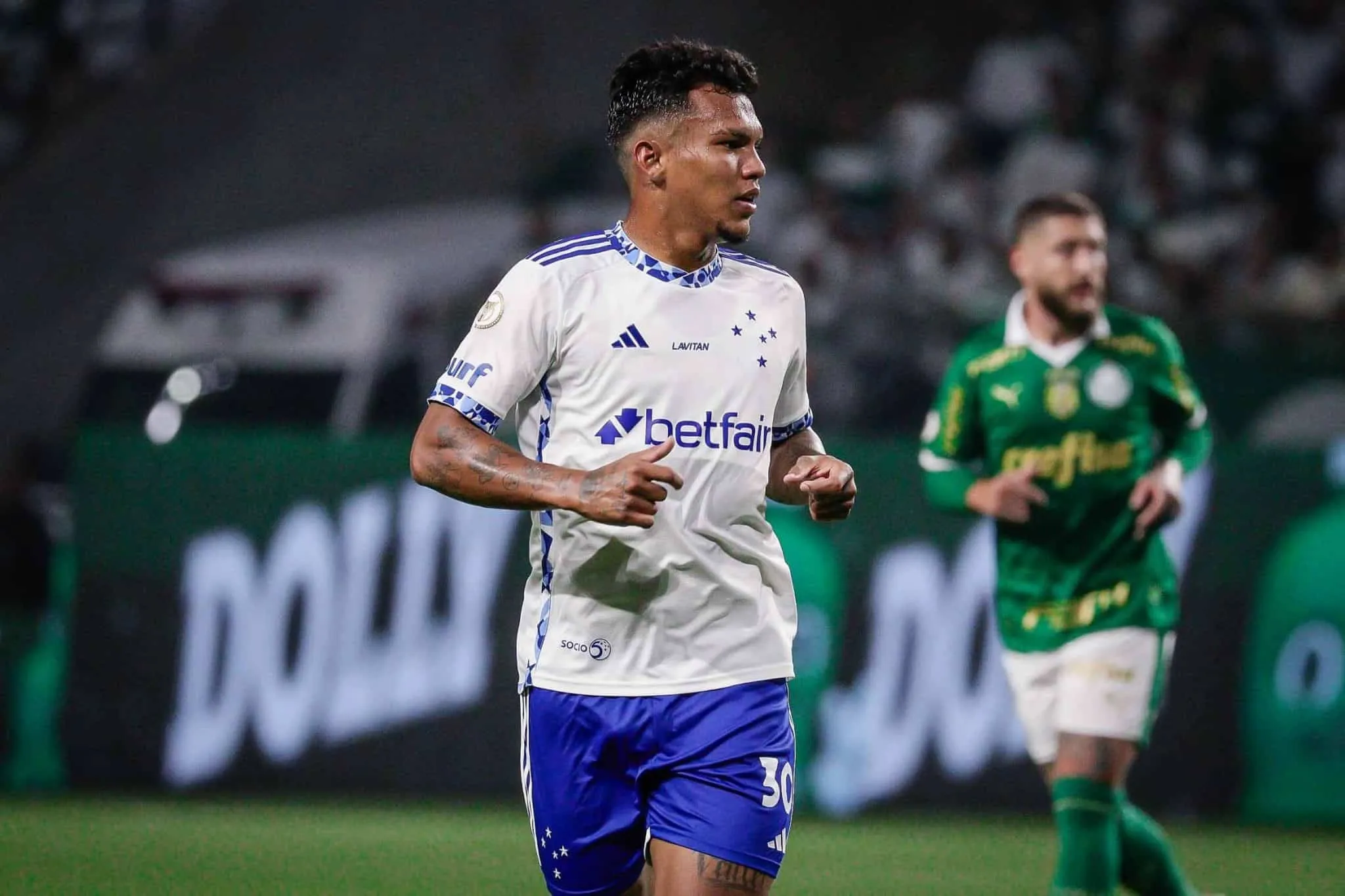Veron fica no Cruzeiro? Empres&aacute;rio explica situa&ccedil;&atilde;o contratual do meia