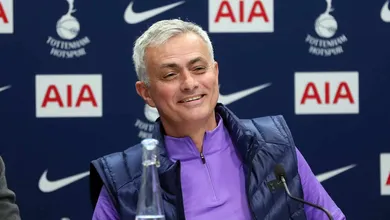 Mourinho demonstrou humildade nunca vista, mas manteve a l&iacute;ngua afiada na sua apresenta&ccedil;&atilde;o no Tottenham