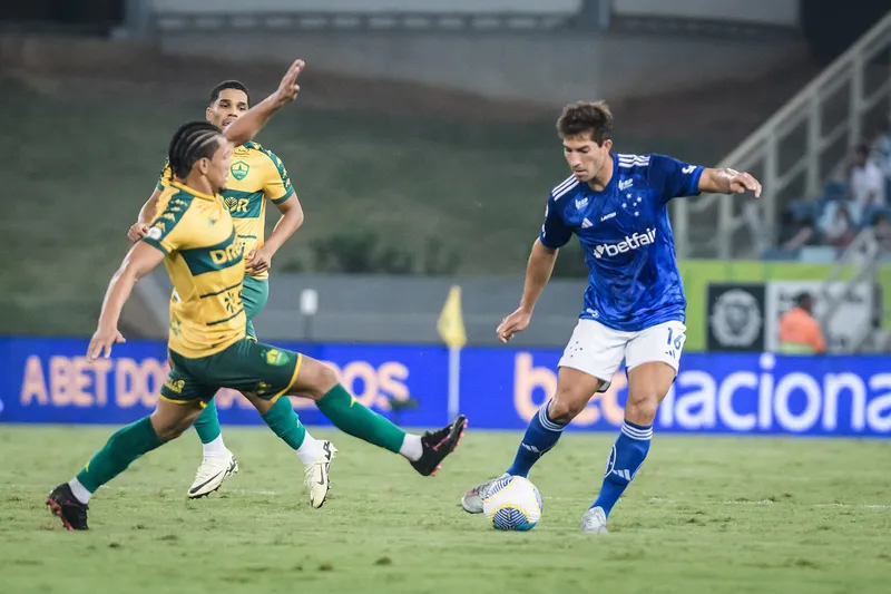 Lucas Silva em a&ccedil;&atilde;o na Arena Pantanal 