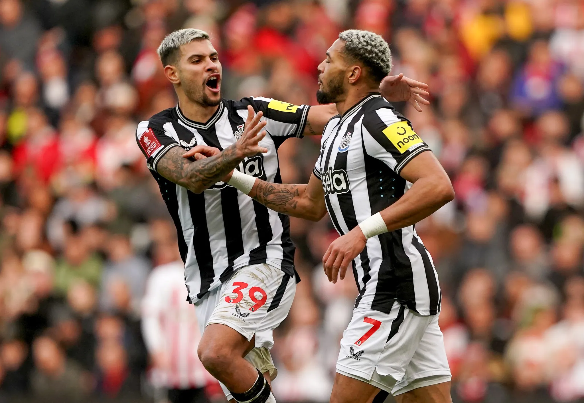 Joelinton revela vontade de Bruno Guimar&atilde;es ap&oacute;s rumores de transfer&ecirc;ncia no Newcastle