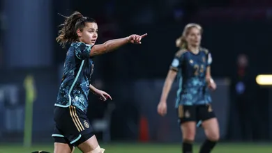 Oberdorf conta m&aacute;goas e experi&ecirc;ncias da inf&acirc;ncia jogando entre meninos