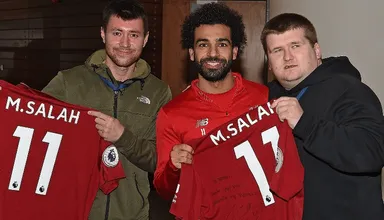Ap&oacute;s viralizar nas redes, torcedor cego &eacute; convidado por Salah para conhecer o Liverpool