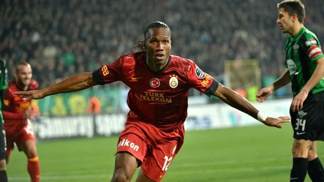 Uefa nega apelo do Schalke e Drogba segue liberado &agrave; LC