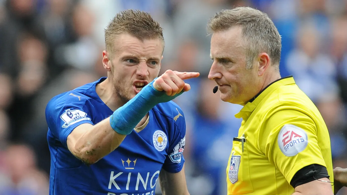 Leicester arranca empate improv&aacute;vel na ra&ccedil;a e em decis&atilde;o de uma arbitragem toda atrapalhada