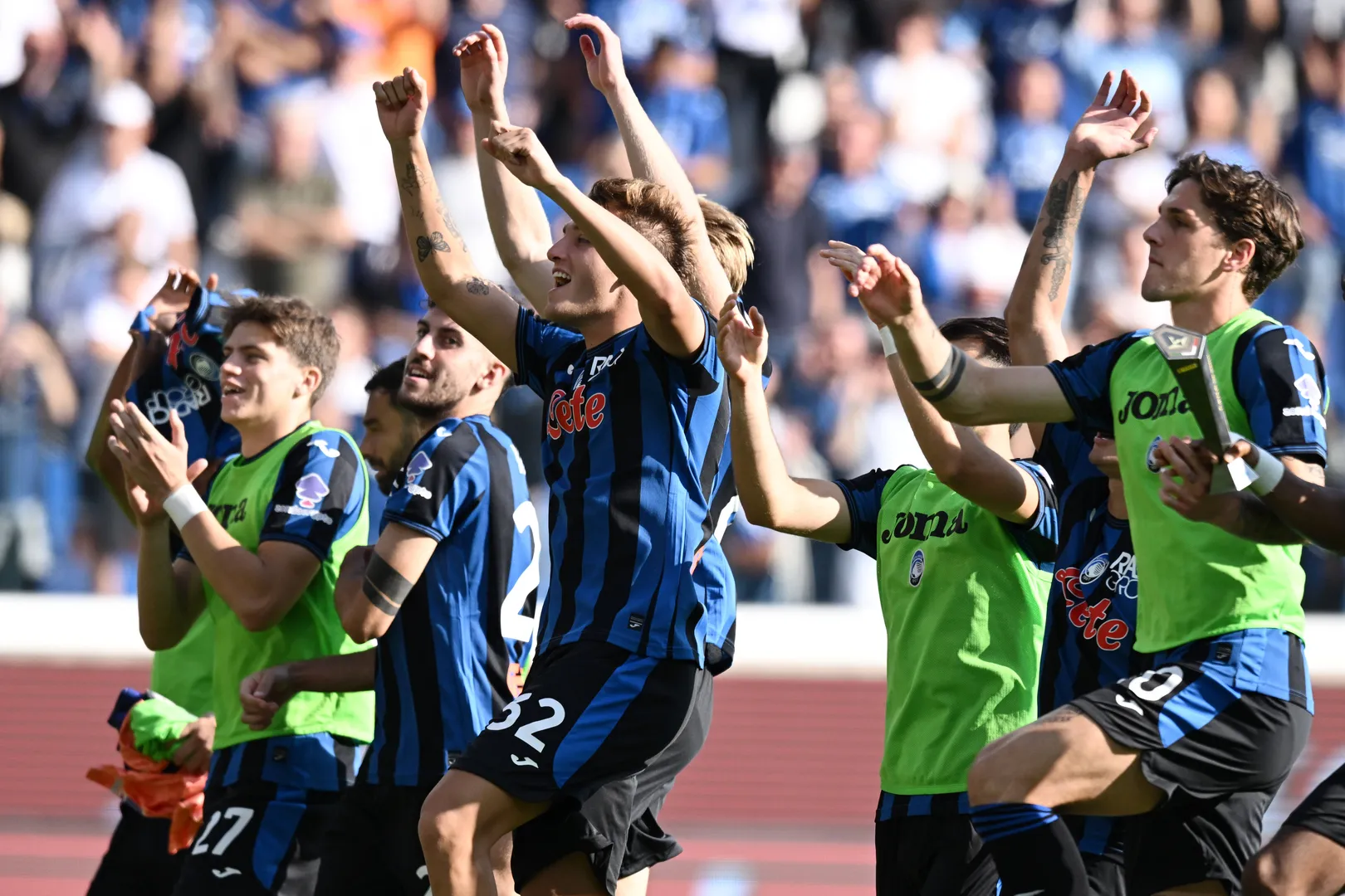 Foto: (Imago) - Atalanta comemora vit&oacute;ria sobre Fiorentina, pela Serie A