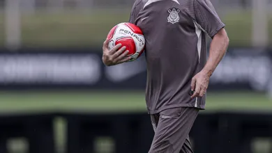 Ap&oacute;s in&iacute;cio de ano ca&oacute;tico, Corinthians demite Mano Menezes e j&aacute; tem poss&iacute;vel substituto