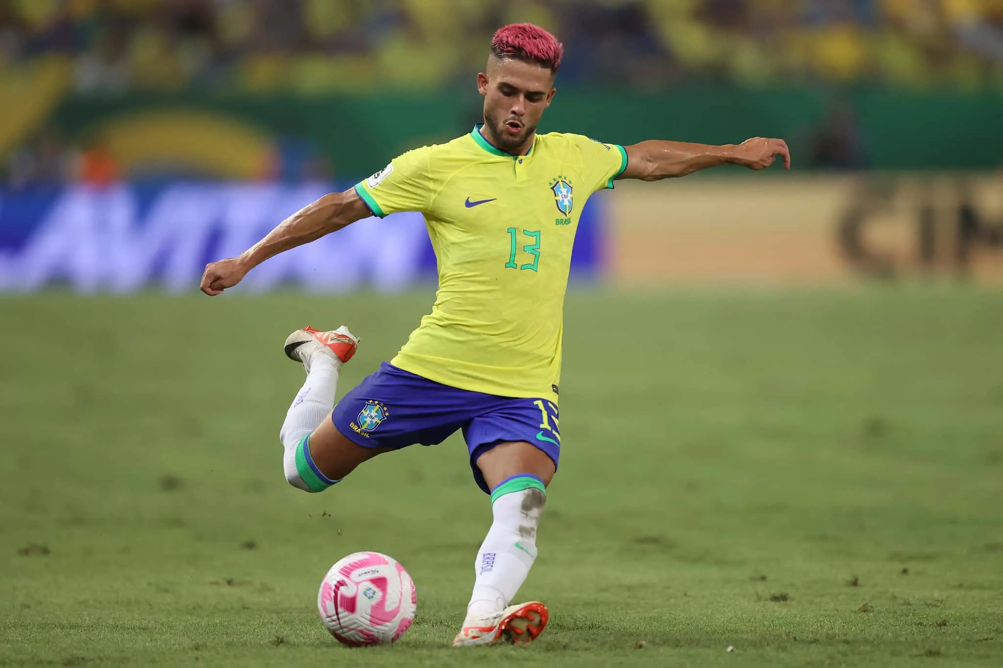 Sele&ccedil;&atilde;o Brasileira: Diniz vive dilema entre a ousadia e a seguran&ccedil;a para definir lateral direita contra o Uruguai