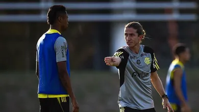 Hostilizado pela torcida do Cruzeiro, Bruno Henrique recebe carinho de Filipe Lu&iacute;s