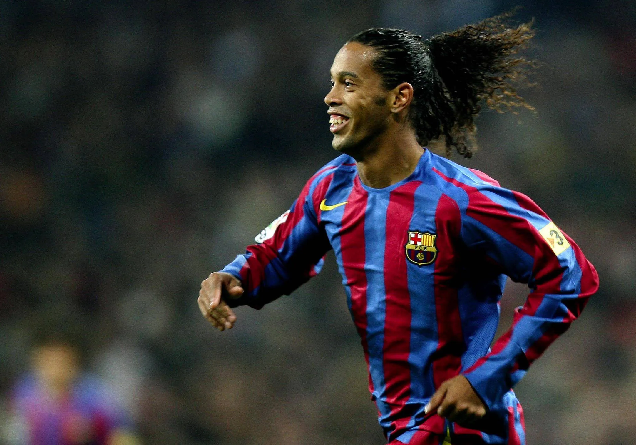 Ronaldinho Ga&uacute;cho &eacute; o maior brasileiro da hist&oacute;ria do Barcelona
