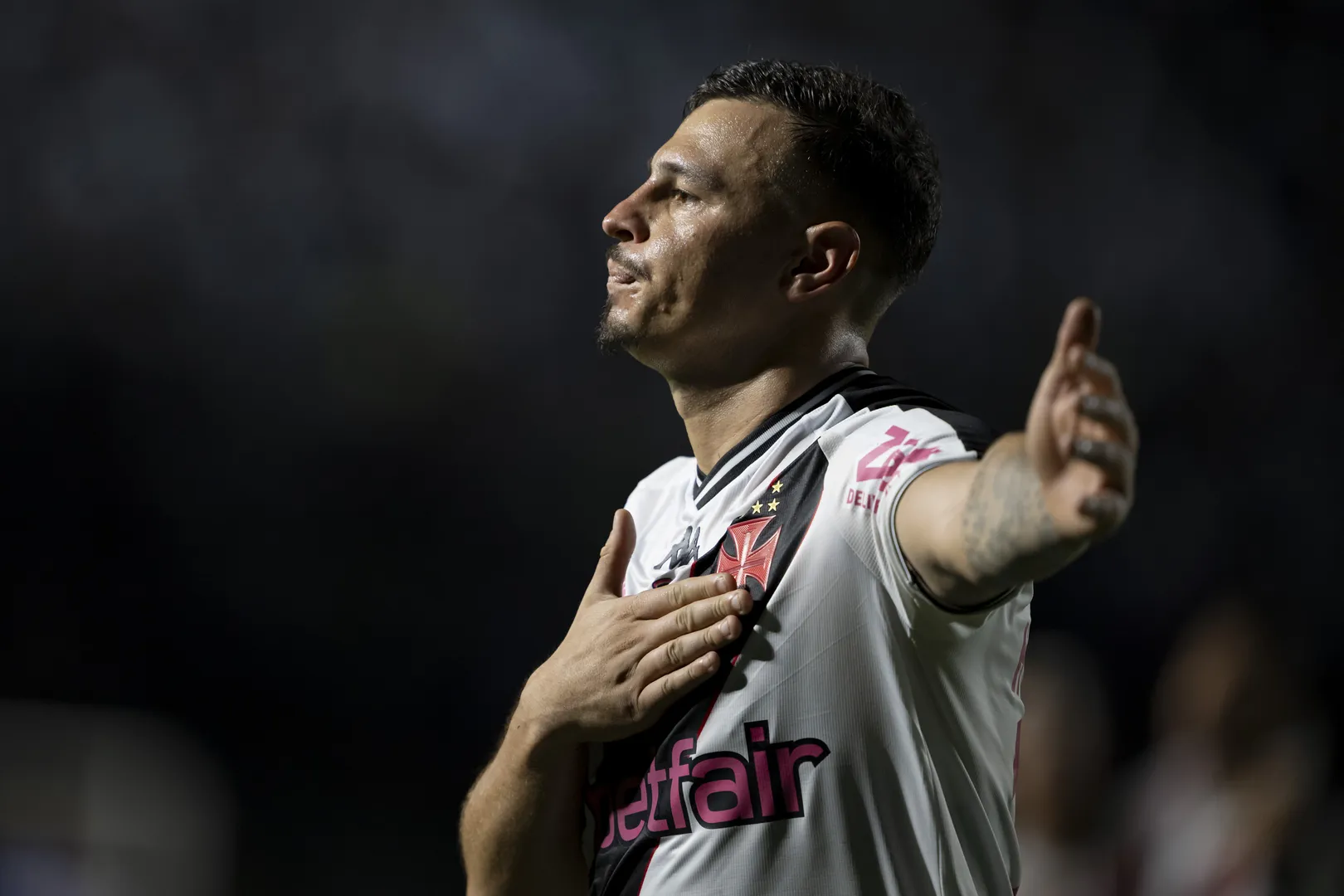 Hugo Moura teve mais uma boa atua&ccedil;&atilde;o com a camisa do Vasco (Foto: Icon Sport)