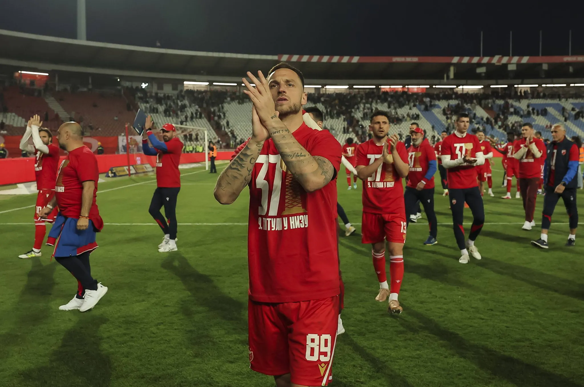 Arnautovic em jogo do Estrela Vermelha