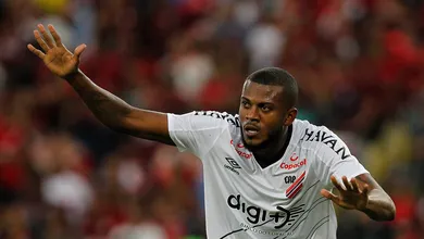Marcelo Cirino n&atilde;o deu um drible, ele fez a anuncia&ccedil;&atilde;o de uma noite hist&oacute;rica ao Furac&atilde;o