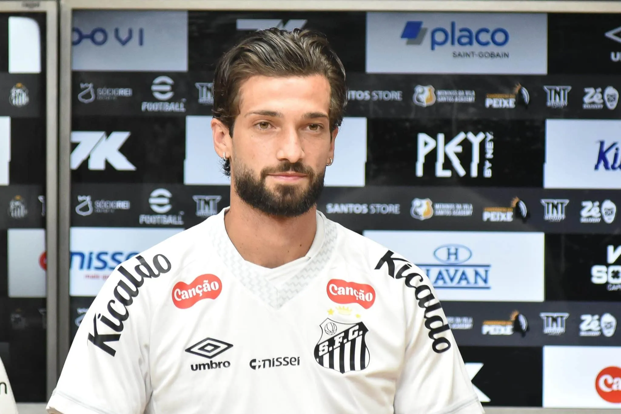 Lautaro Diaz na apresenta&ccedil;&atilde;o do Santos 0909II