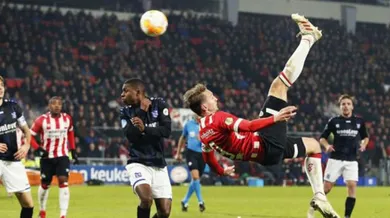 Perfei&ccedil;&atilde;o: De Jong anotou um gol de bicicleta irretoc&aacute;vel na vit&oacute;ria do PSV pelo Holand&ecirc;s