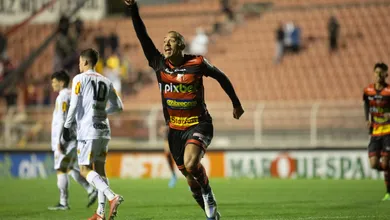 Cruzeiro se aproxima de contratar Papagaio. Ele resolve o problema do ataque?