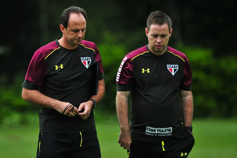 Rog&eacute;rio Ceni e Michael Beale durante treino do S&atilde;o Paulo