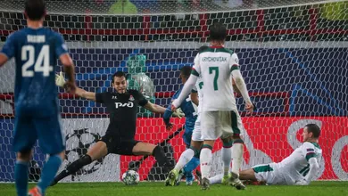 A genialidade de Douglas Costa resolveu o jogo e colocou a Juventus nas oitavas