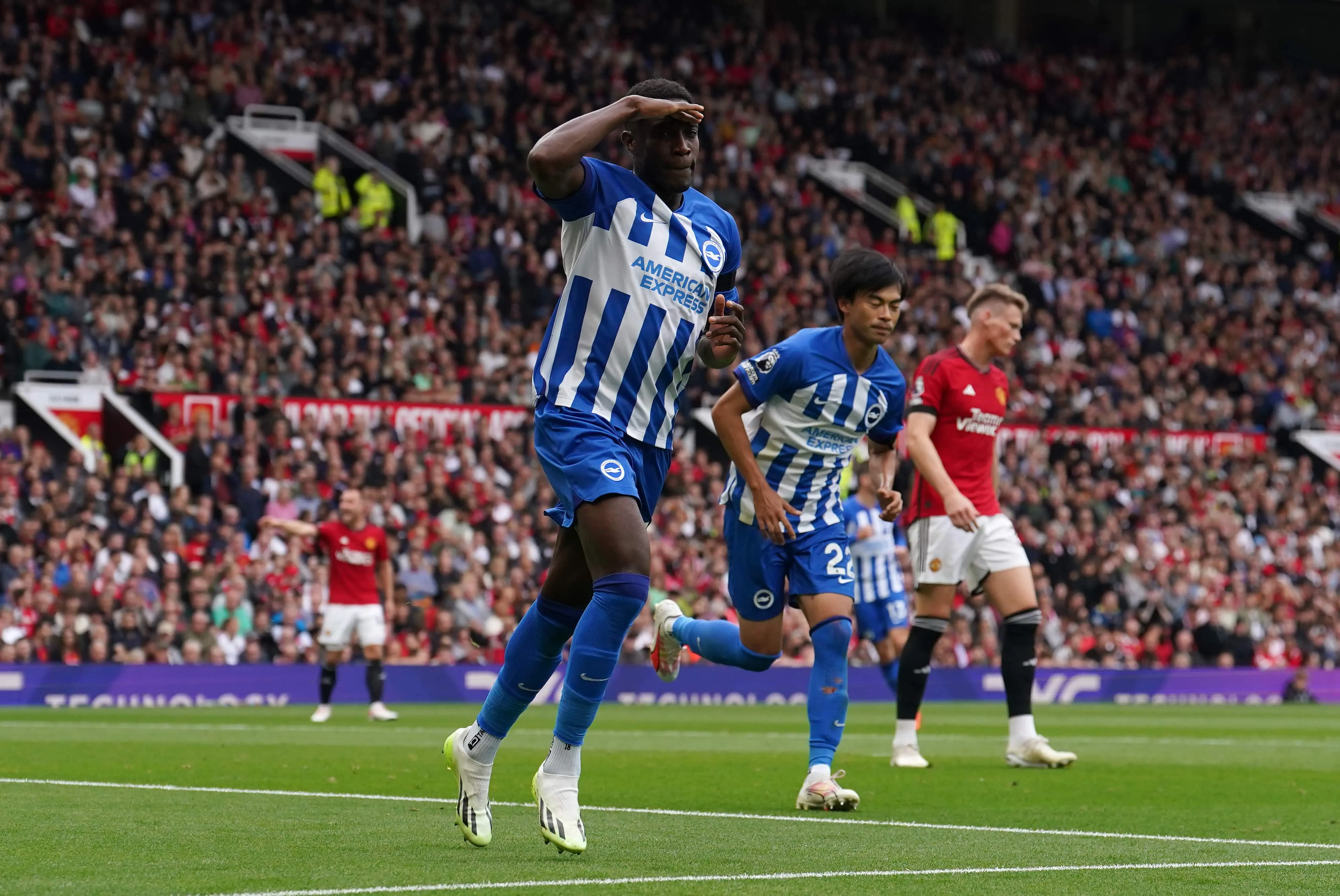 Brighton conta com gols de Welbeck e Jo&atilde;o Pedro para aniquilar o United no Old Trafford