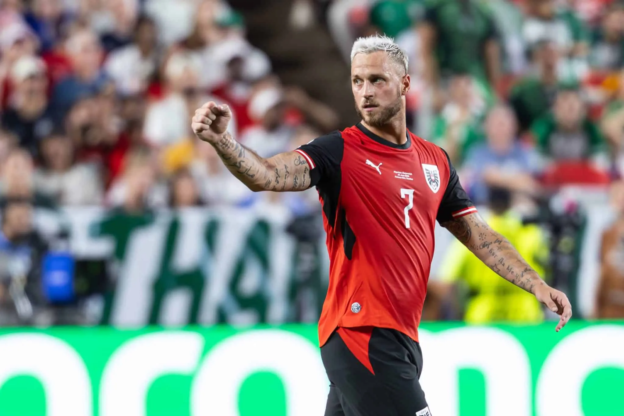 Arnautovic celebra gol pela &Aacute;ustria