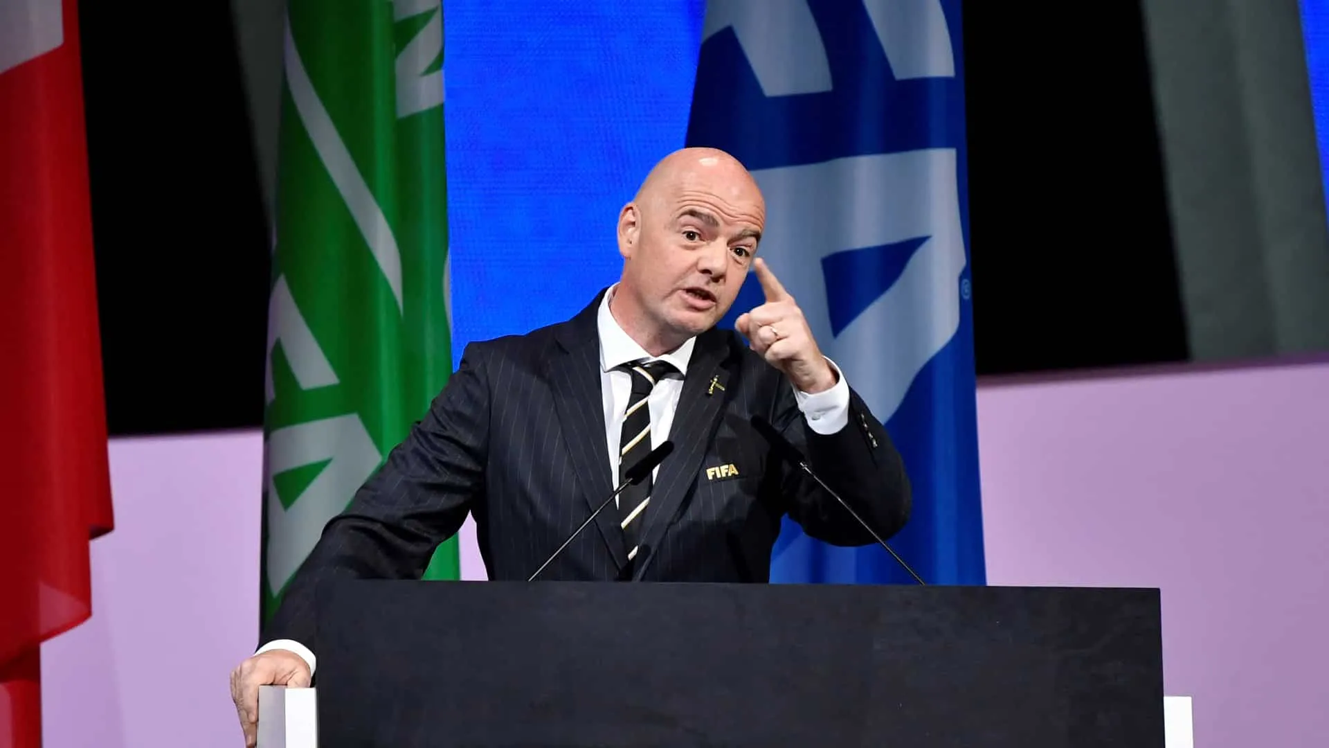 Rummenigge, do Bayern, e Infantino, presidente da Fifa, mostram resist&ecirc;ncia &agrave; suposta Superliga Europeia