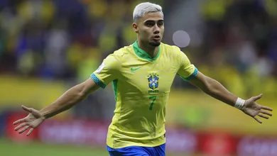 Andreas Pereira recebeu presente do Flamengo e at&eacute; parab&eacute;ns de algoz ap&oacute;s gola&ccedil;o