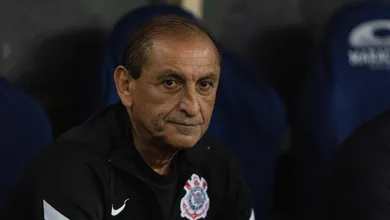 Ram&oacute;n faz promessa no Corinthians e contesta m&aacute;xima de Luxemburgo