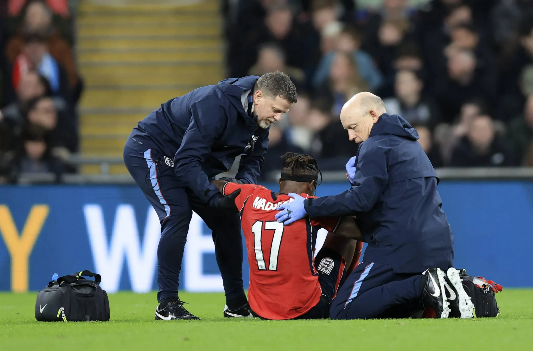 Madueke sente les&atilde;o em jogo da Inglaterra