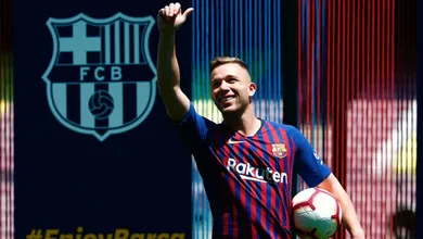 Tendo raz&atilde;o ou n&atilde;o, Arthur s&oacute; prejudica a sua imagem com a sa&iacute;da intempestiva do Barcelona