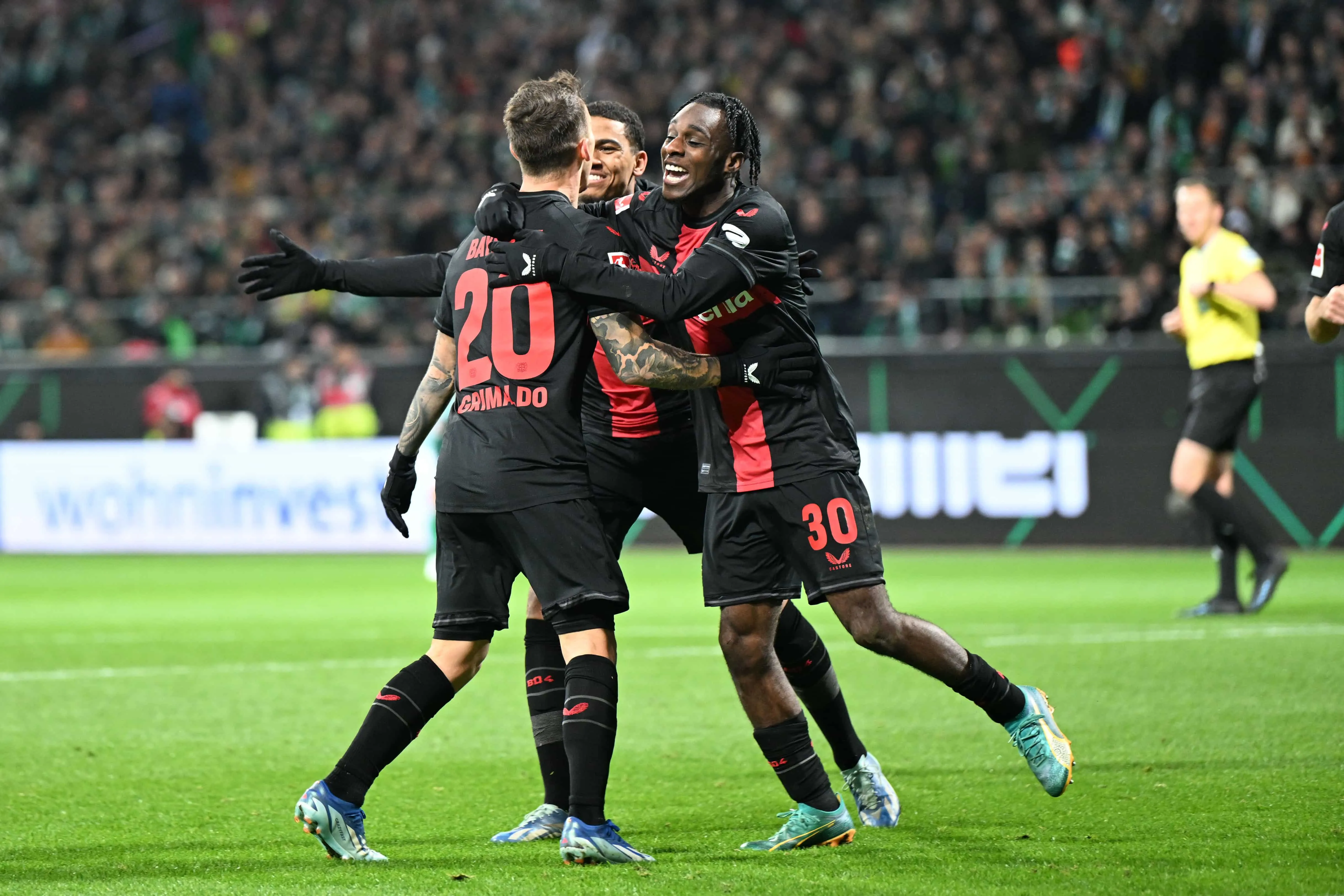 Arrebatador: Leverkusen n&atilde;o d&aacute; chance para o Werder Bremen e emplaca 11&ordf; vit&oacute;ria em 12 jogos