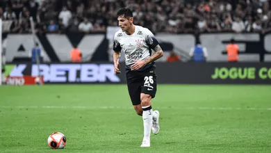 Curr&iacute;culo e cart&atilde;o de visita d&atilde;o vantagem a refor&ccedil;o em corrida na lateral do Corinthians