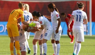 Um gol contra nos acr&eacute;scimos p&ocirc;s o Jap&atilde;o na final da Copa e acabou em uma cena de dar d&oacute;