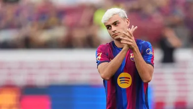 Joga&ccedil;o de Pedri em vit&oacute;ria do Barcelona exp&otilde;e desafio de Flick com Rodri