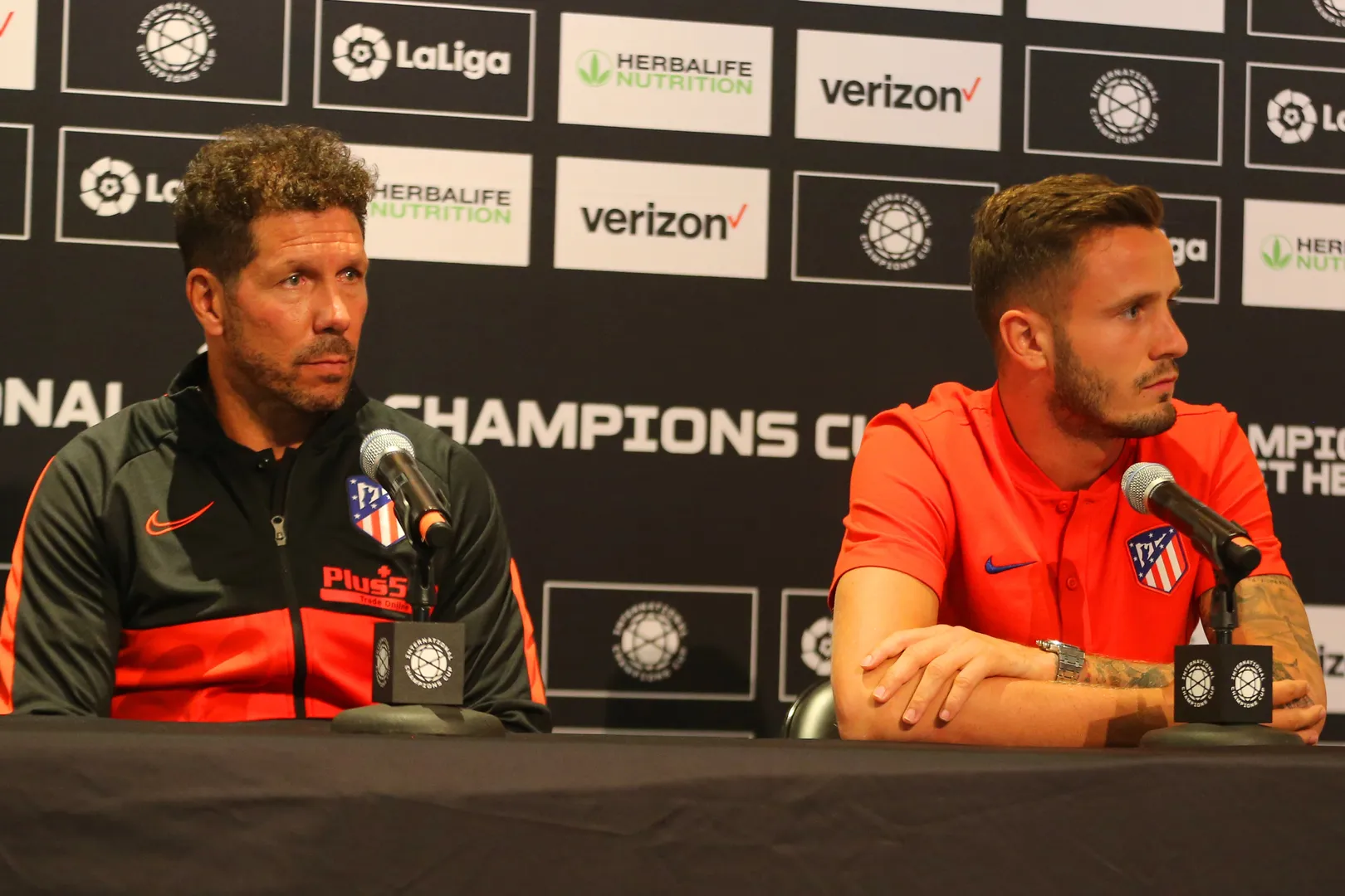 Simeone e Sa&uacute;l durante entrevista coletiva