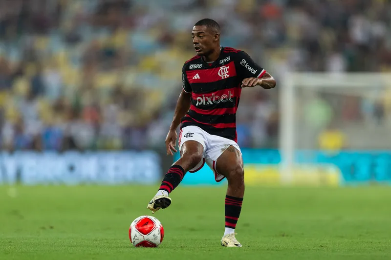 De la Cruz em a&ccedil;&atilde;o pelo Flamengo