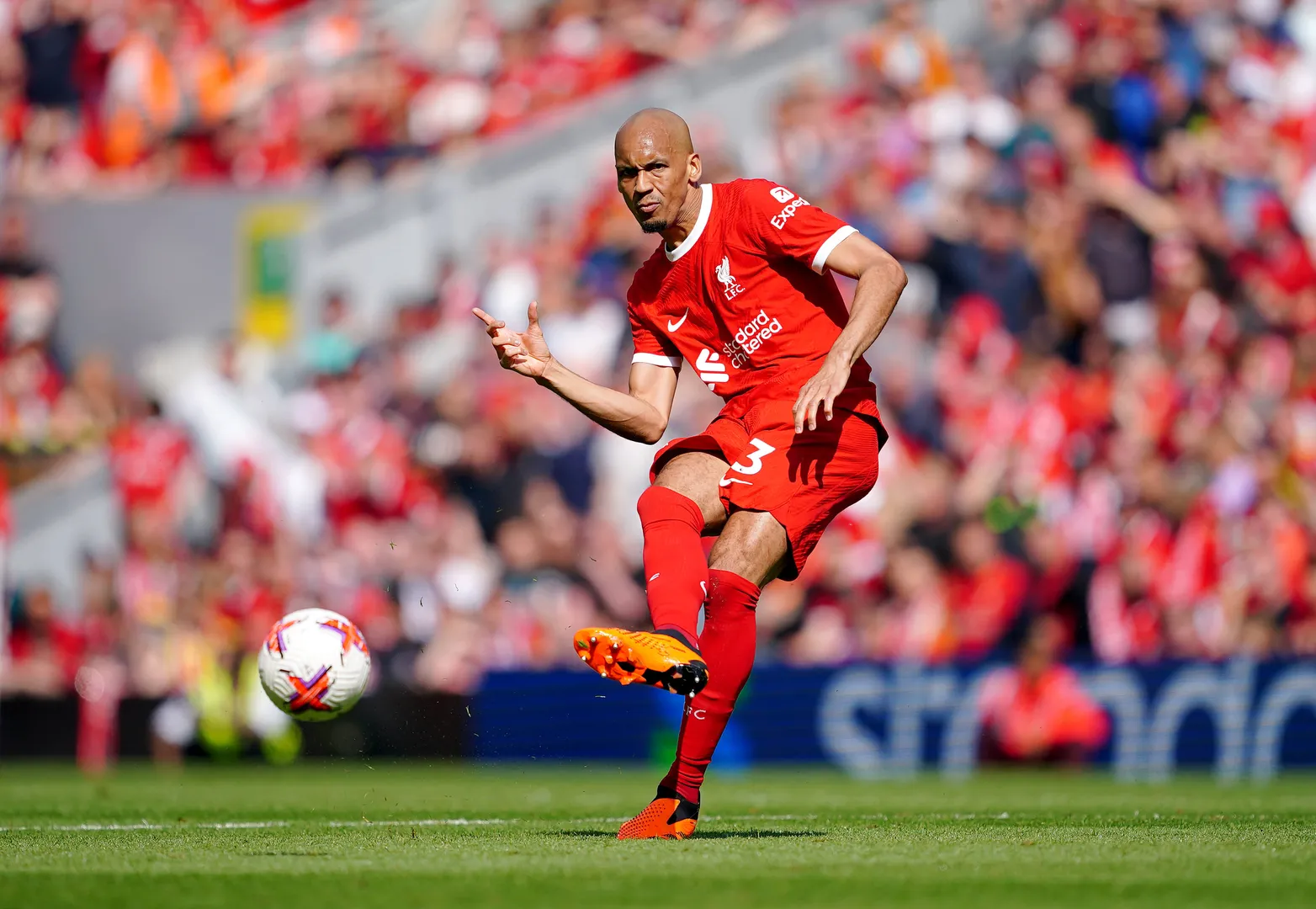 Fabinho em a&ccedil;&atilde;o pelo Liverpool 