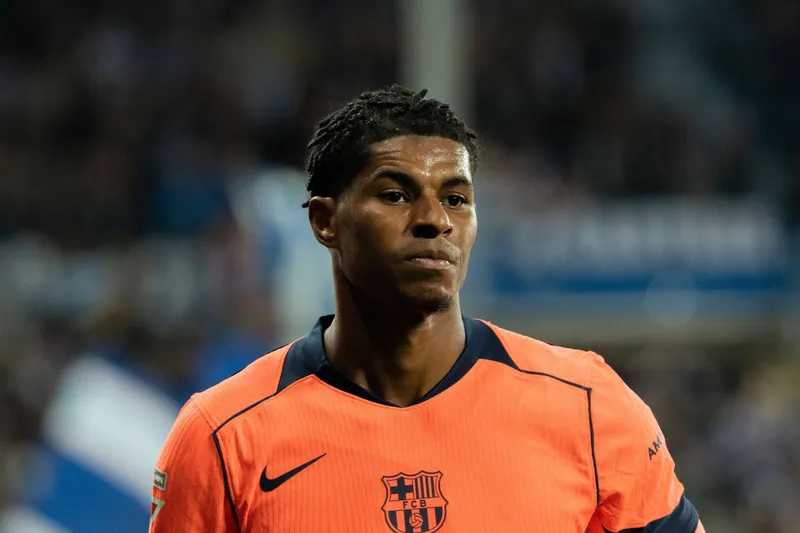 Marcus Rashford em jogo do Barcelona 