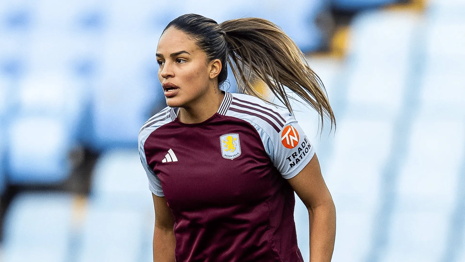 Brasileira Gabi Nunes em a&ccedil;&atilde;o pelo Aston Villa feminino