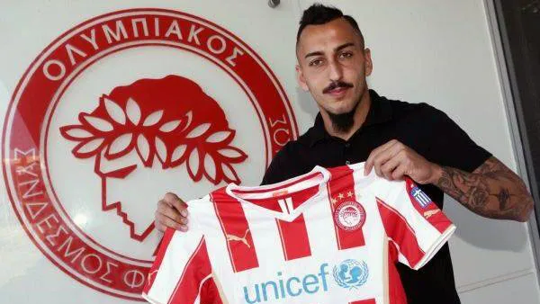 Mitroglou voltou ao Olympiacos para tentar repetir o sucesso (Foto: divulga&ccedil;&atilde;o)