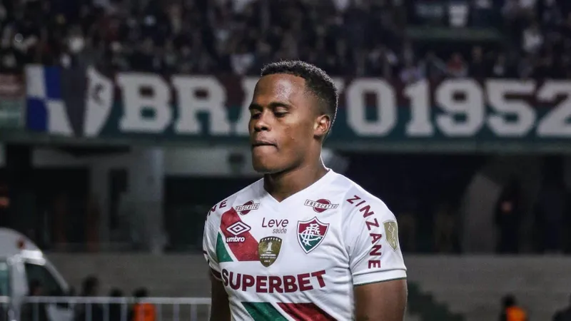 Arias est&aacute; suspenso com o terceiro cart&atilde;o amarelo e &eacute; o maior problema do Fluminense contra o Corinthians - Foto: Icon sport