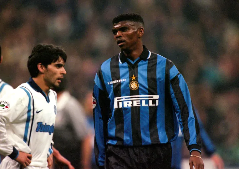 Problema card&iacute;aco impediu Kanu de ter o mesmo sucesso do Ajax na Internazionale
