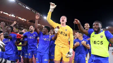 O Nice pegou dois p&ecirc;naltis e anotou uma pintura no fim para vencer o Monaco no d&eacute;rbi